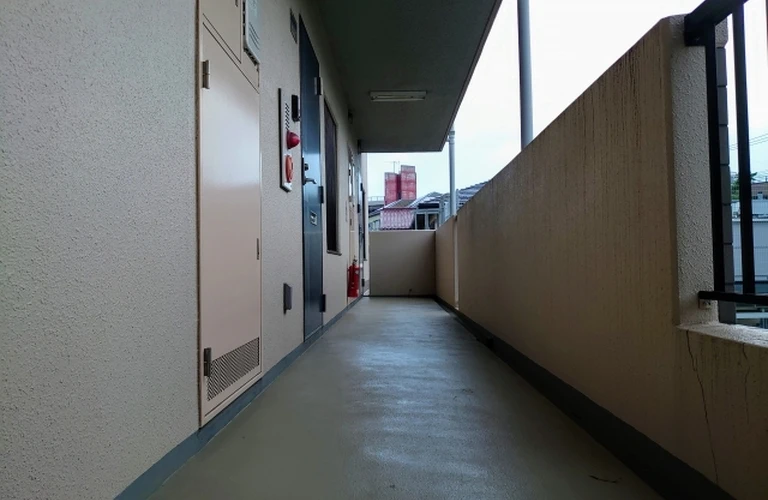 松本市のアパートの鉄ドア塗装で防錆効果を実現し、資産価値を守りましょう！｜長野県の外壁塗装なら宮木塗装